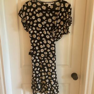Billabong Floral wrap dress - size Medium - never worn